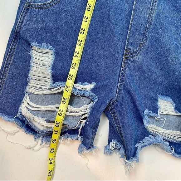 Rockn Rev Jean Overall distressed shorts size 2 - Picture 11 of 13